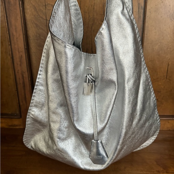 TOM FORD Large Metallic Calfskin Leather Bucket Bag in Silver NWT - Picture 7 of 14